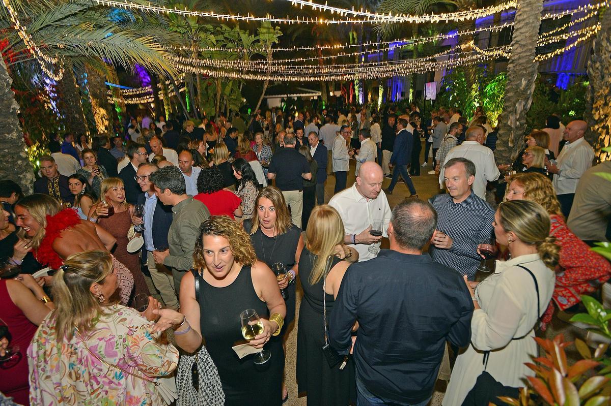 La propuesta gastronómica incluyó estaciones con sabores árabes y mediterráneos