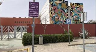 El informe policial que justificó la retirada de los rótulos contra la violencia machista en Sant Josep no existe