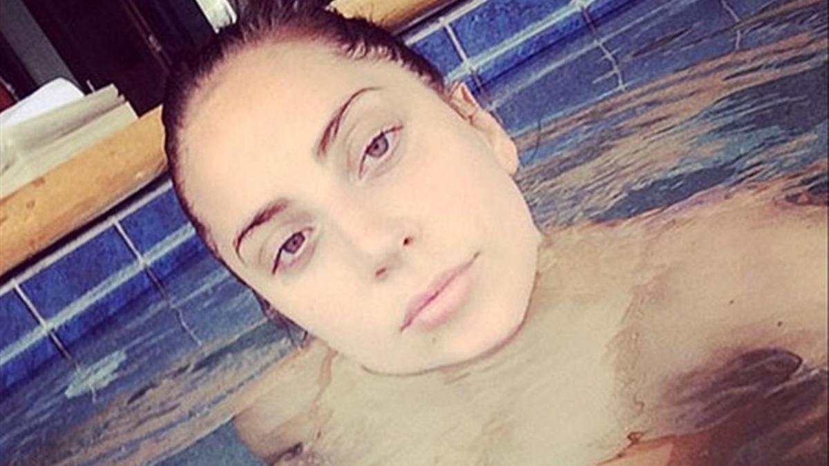 El 'selfie' acuático de Lady Gaga