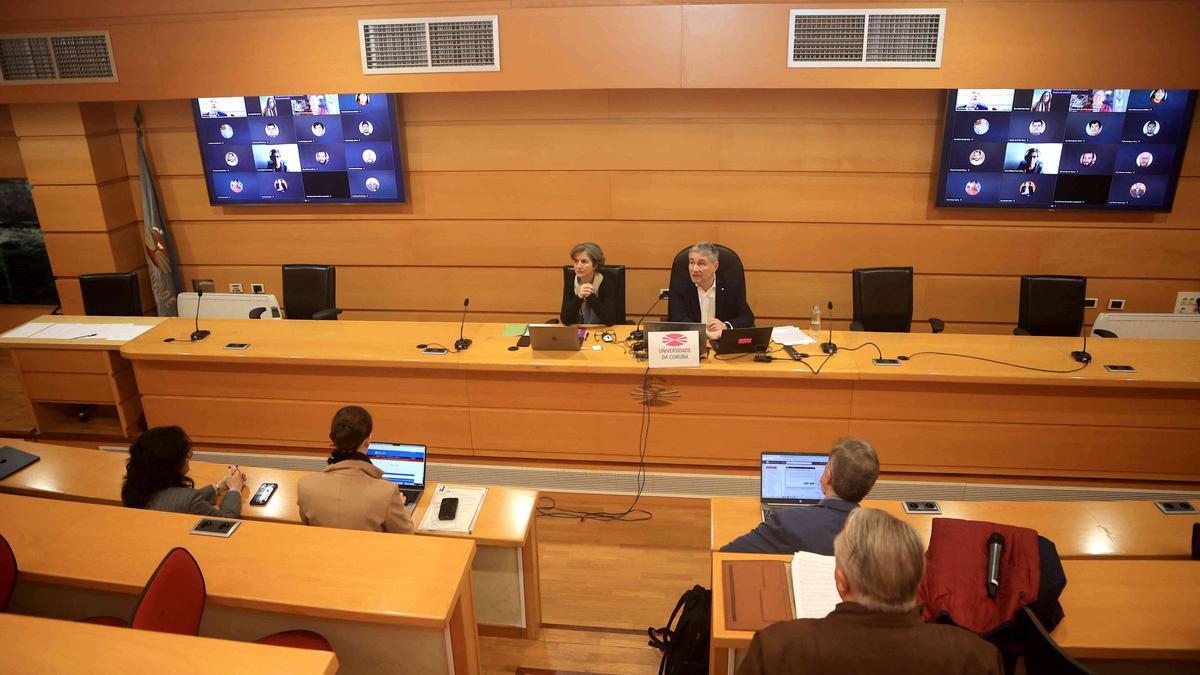 Reunión extraordinaria del Consello de Goberno de la UDC el pasado mes