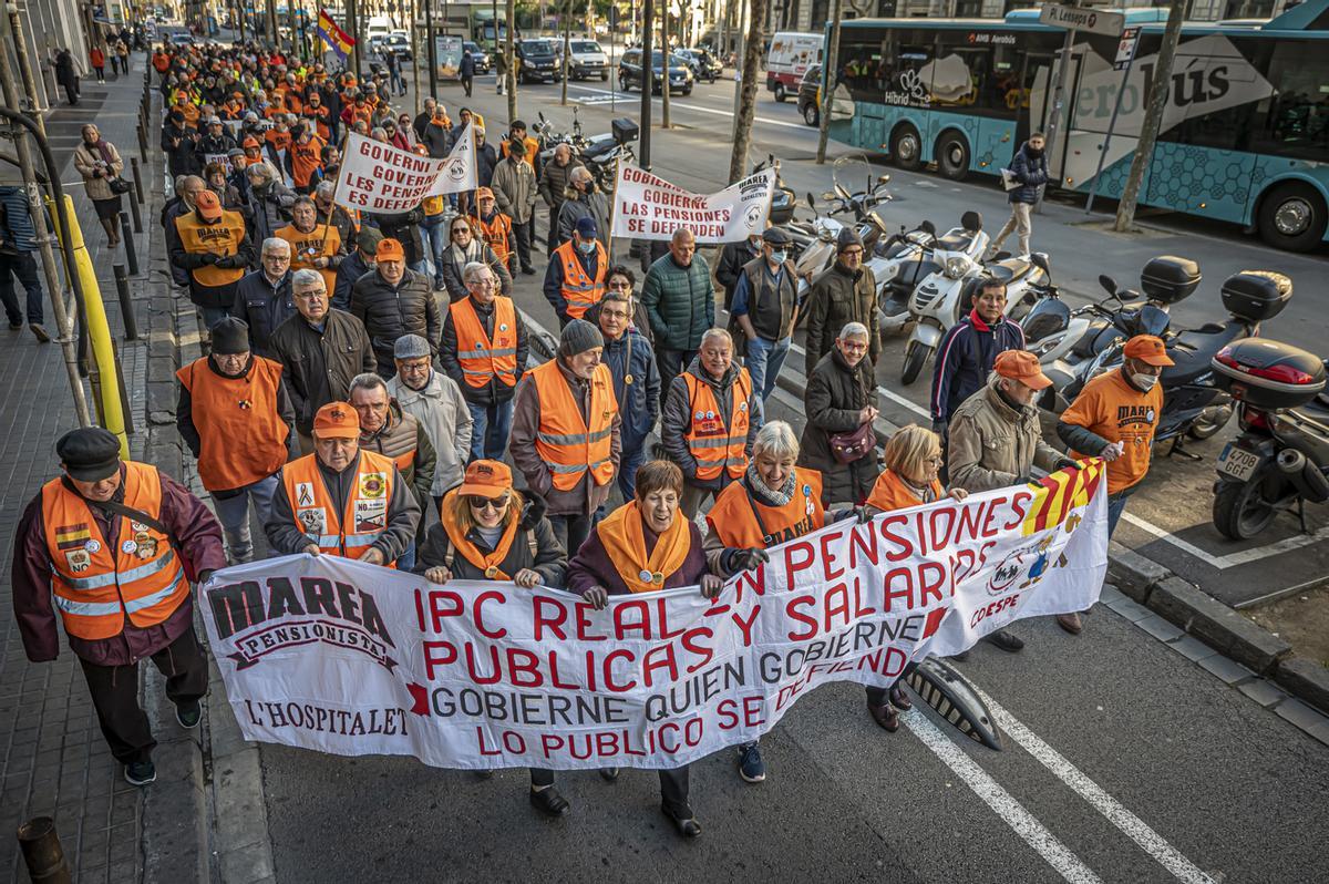 La Coordinadora de pensionistas se manifiesta por el centro de Barcelona