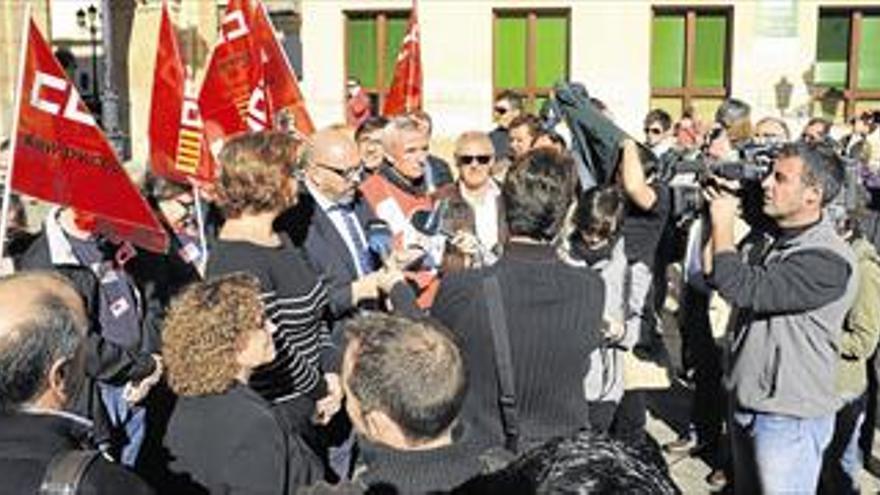 Protestas ante los ayuntamientos  de la provincia