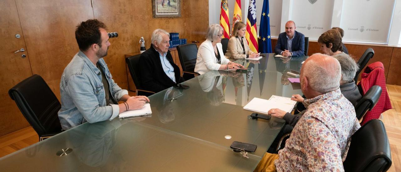 La reunión se realizó en el despacho de presidencia del Consell de Eivissa.