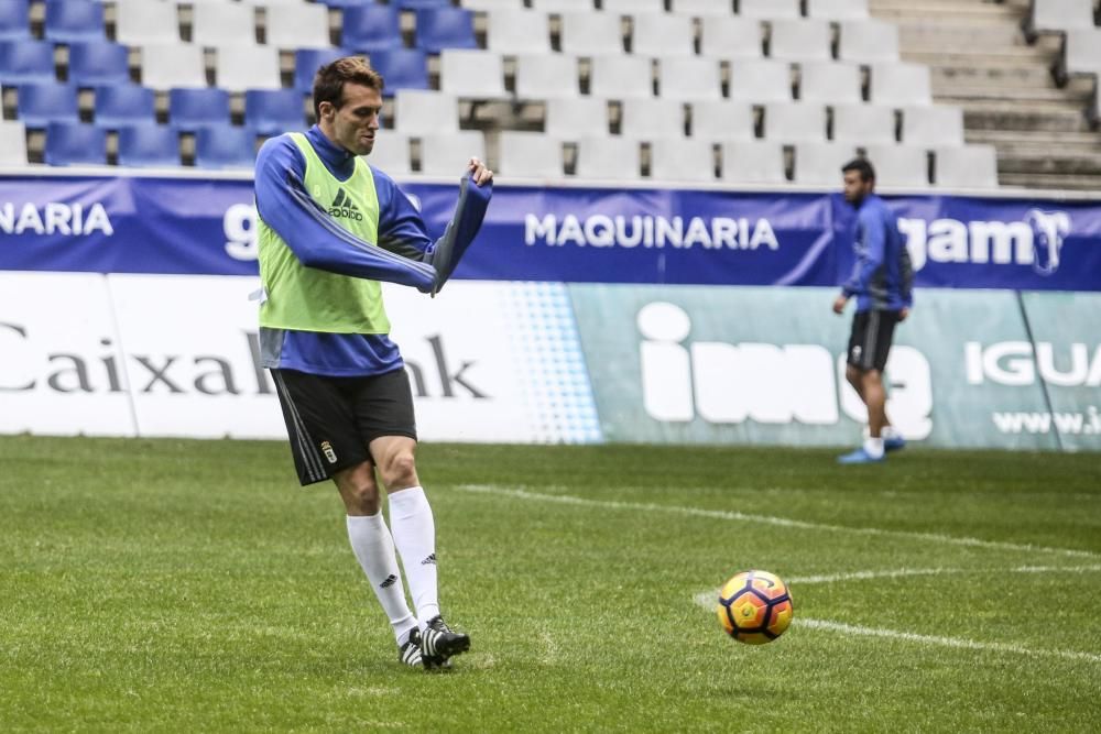 Entrenamiento del Real Oviedo, a puerta cerrada, en el Tartiere.