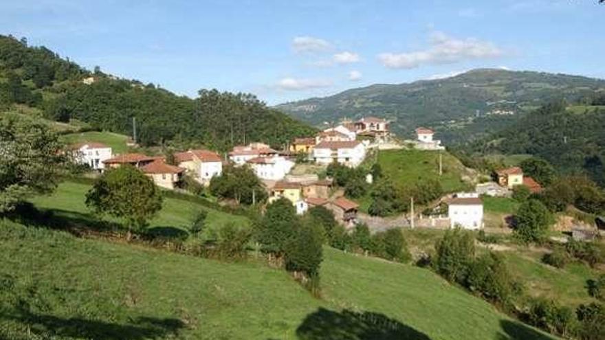 El pueblo de Insierto, en el valle de Cuna y Cenera, donde se ampliará la red de banda ancha.