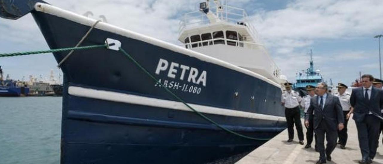 El Puerto subasta el pesquero 'Petra', interceptado con 2.400 kilos de coca  - La Provincia