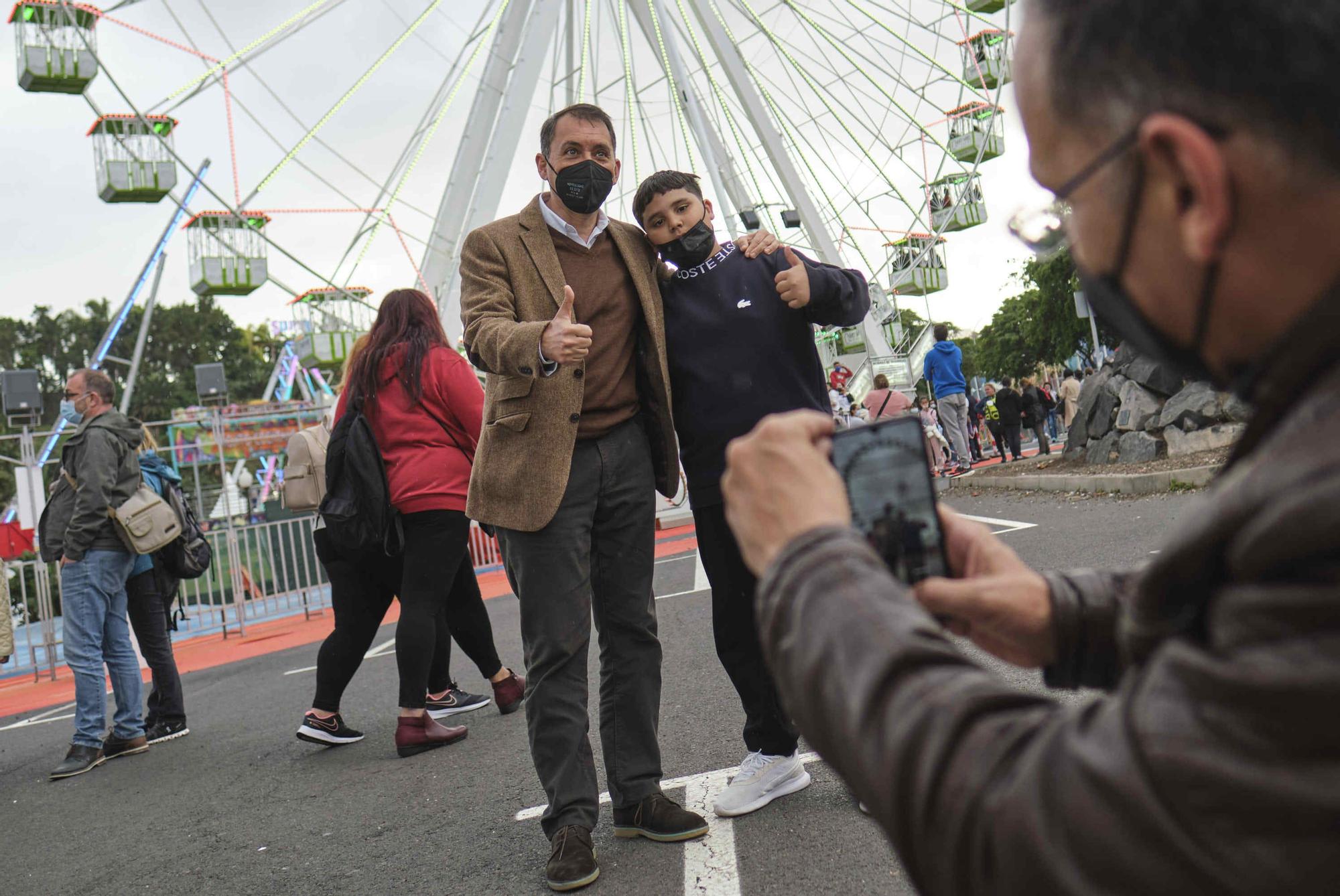 Visita al recinto de la feria de atracciones solidaria