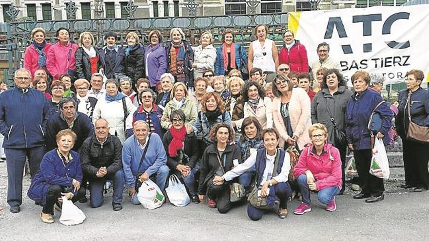 Las mujeres de El Juncar suben hasta Canfranc