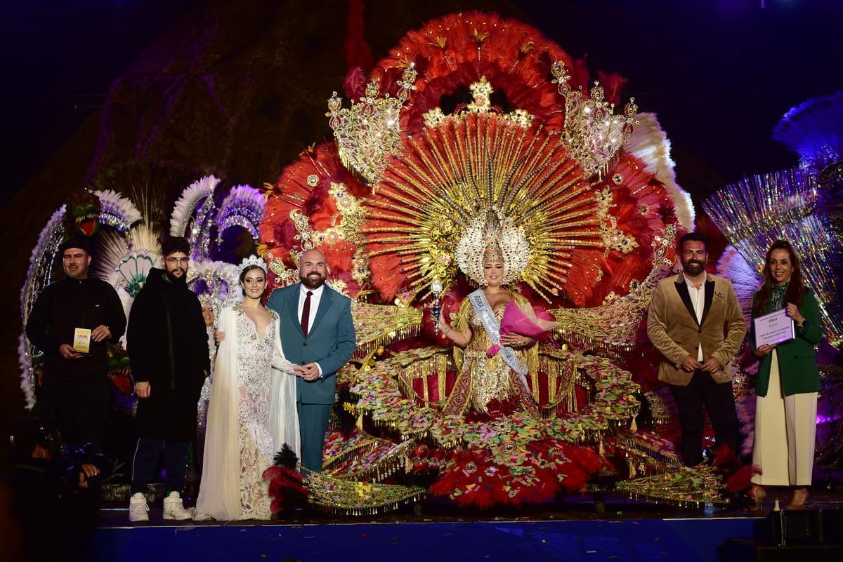 Momento de la coronación de Selene Roger Weiskorn como reina del Carnaval de Puerto de la Cruz 2023.