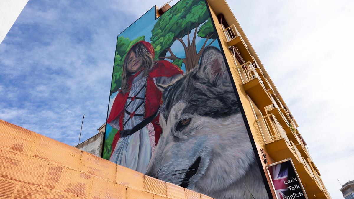 Vista del nuevo mural en el Grau de Gandia.