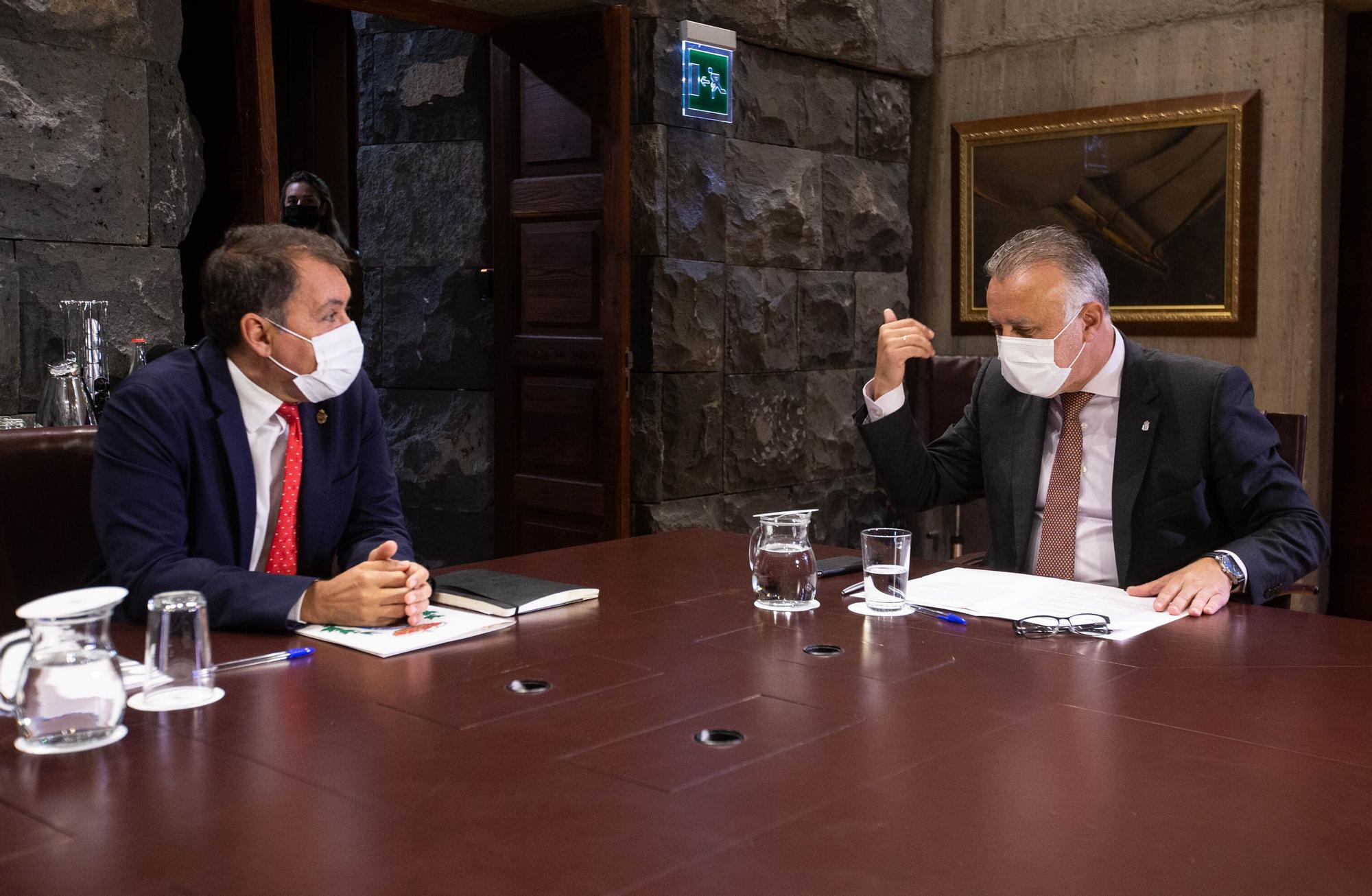 Reunión presidente del Gobierno canario, Ángel Víctor Torres, con el alcalde Santa Cruz de Tenerife, José Manuel Bermúdez.