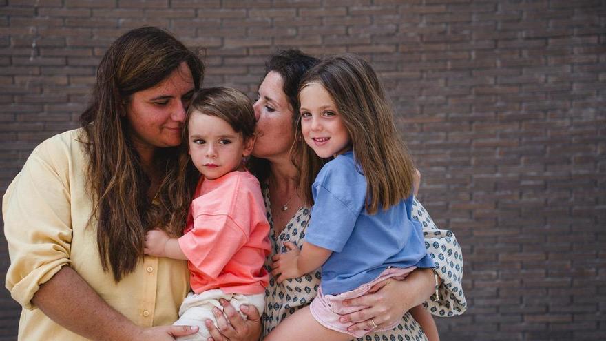 "¿Pero quién es la mamá 'de verdad'?": el día a día de las familias homoparentales