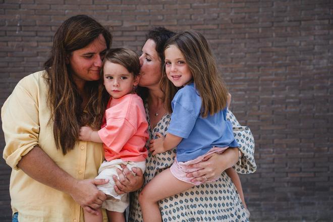 "¿Pero quién es la mamá 'de verdad'?": el día a día de las familias homoparentales