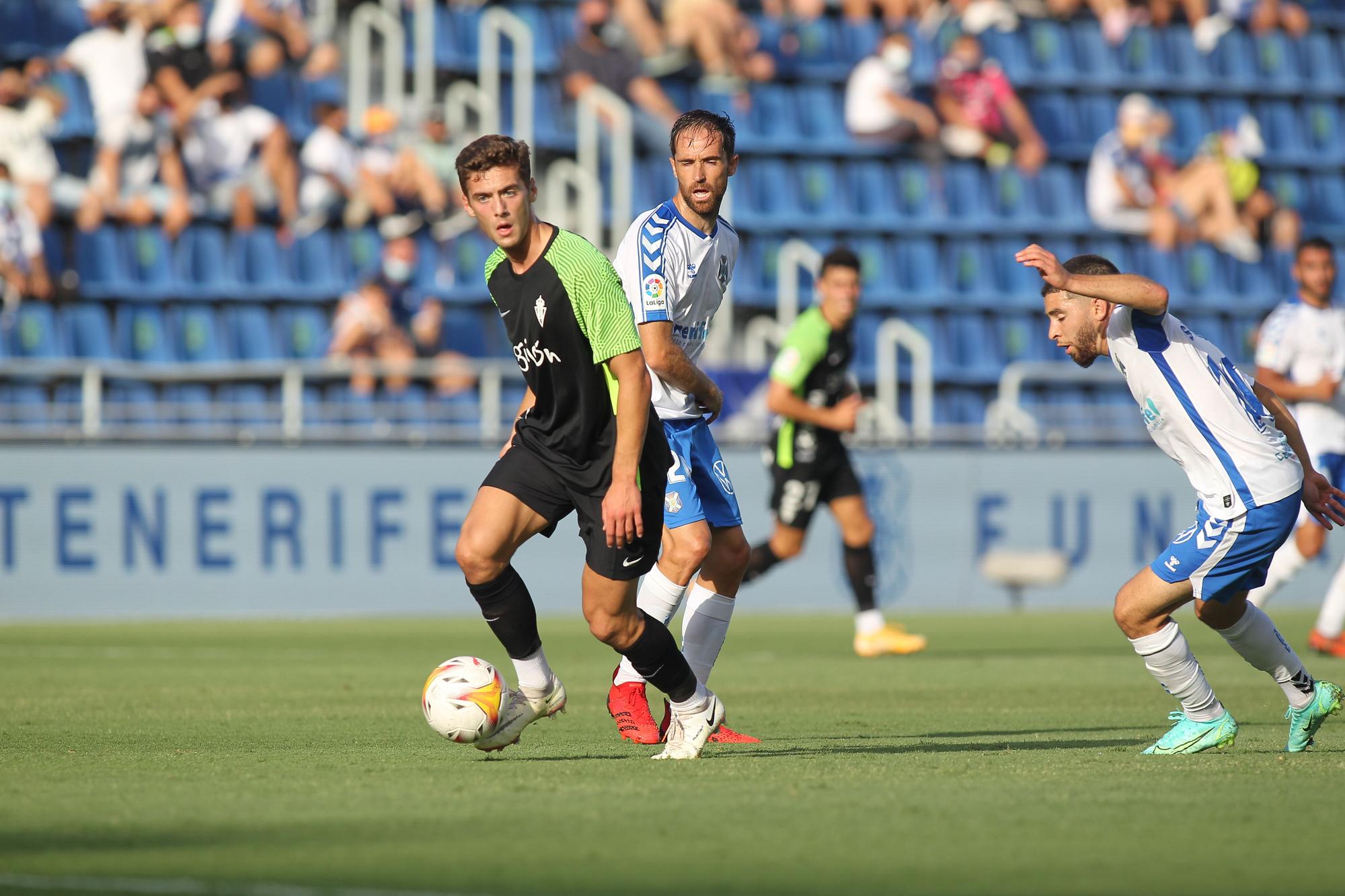 El partido entre el Tenerife y el Sporting, en imágenes