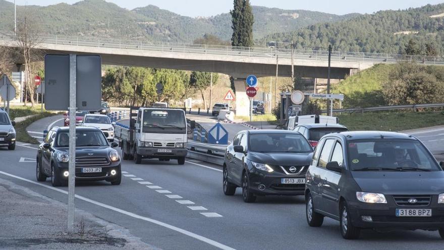 Trànsit al tram de la C-55 al seu pas per Castellgalí