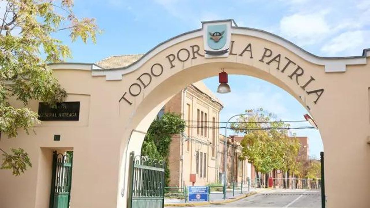 Entrada al Cuartel de Arteaga de Carabanchel, donde se ubica el centro de acogida a migrantes.
