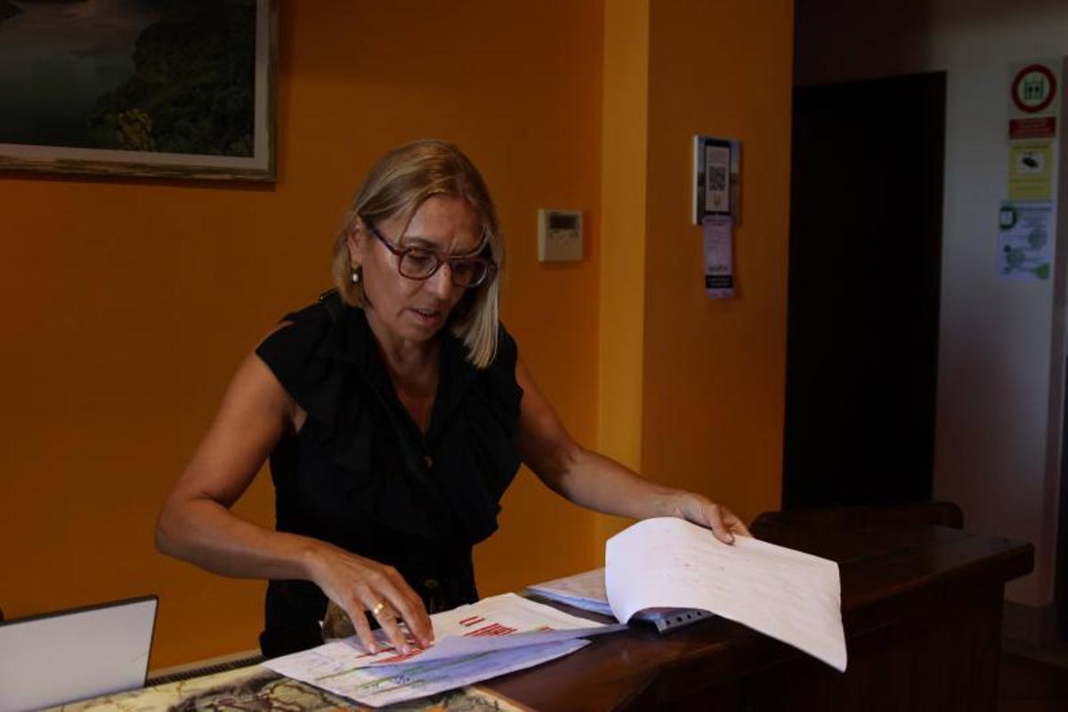 Isabel Puente en la recepión de su hotel