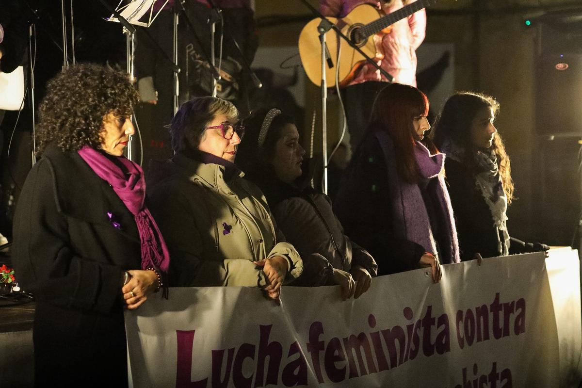 La lucha feminista tiñe de morado la Plaza Mayor de Zamora con motivo del 25N