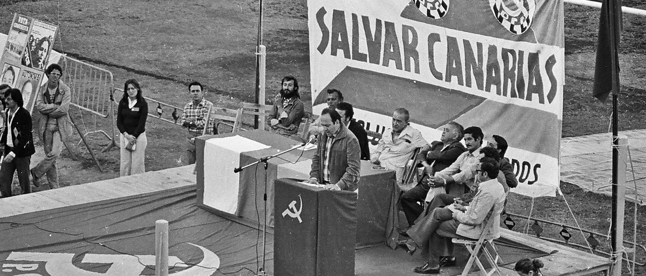 Mitin del Partido Comunista de España en la capital grancanaria en 1979.  Foto recogida en 
el libro ‘40 Años de Libertad’