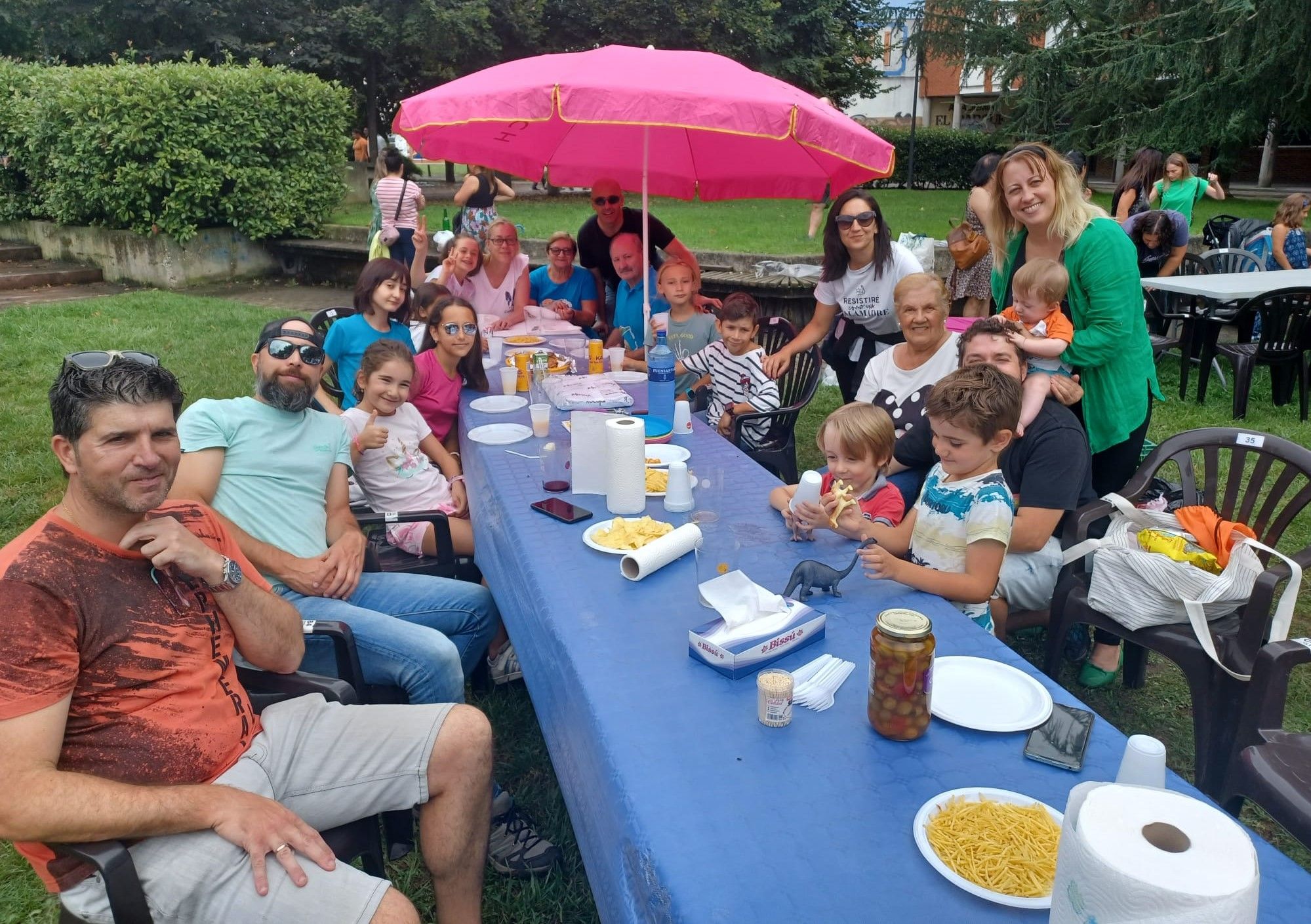 Lugones celebra su comida en la calle: "Que no falte la fiesta, que ya nos hacía falta"