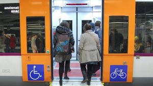 Renfe modifica els horaris de l'R15 per a ampliar la oferta els caps de setmana i festius