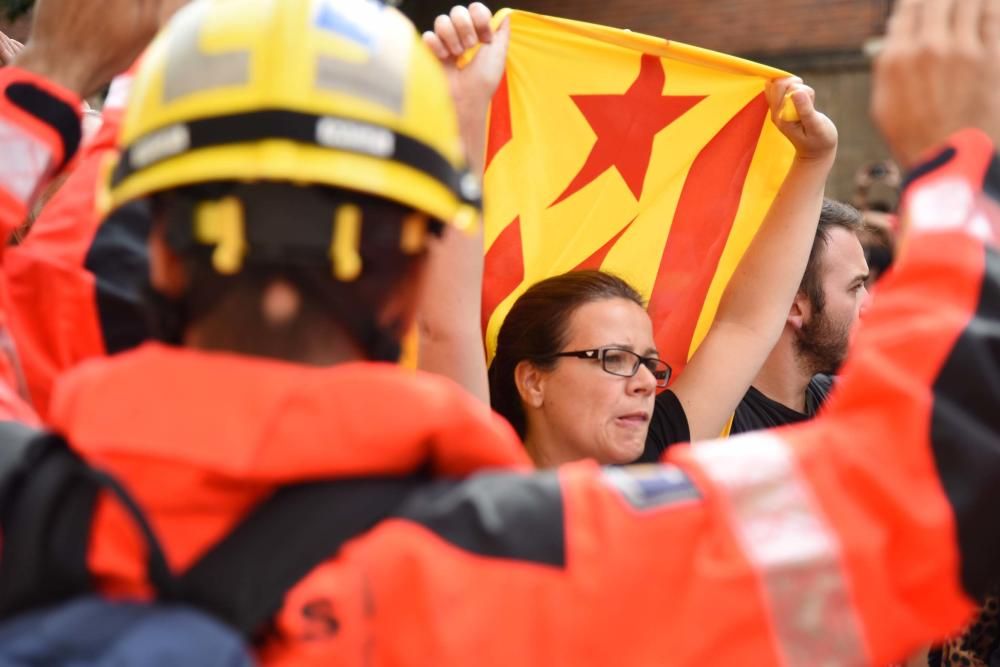 Multitudinària manifestació contra la violència a Manresa