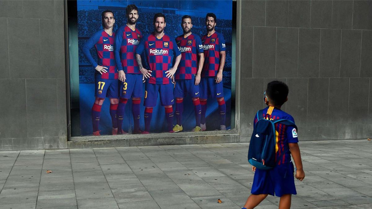 Los aficionados culés aplauden la decisión de Messi