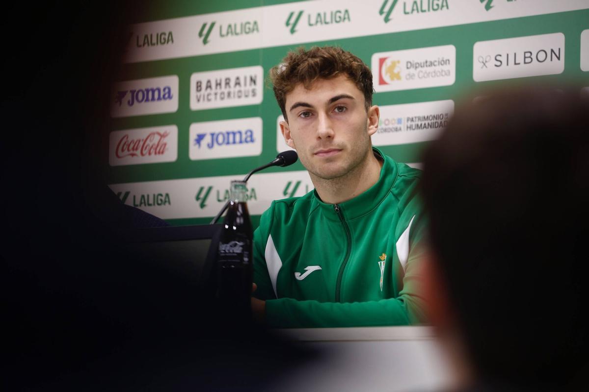 Estadio El Arcángel. Presentación de Mikel Goti. Antonio Fernández Monterrubio y Juanito