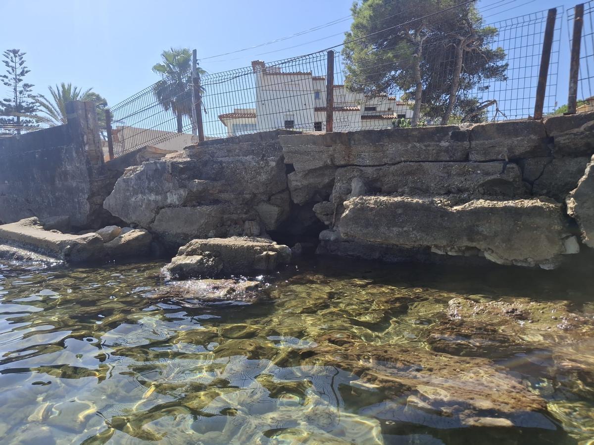 Zambullirse en una playa en ruinas en Dénia (imágenes) Zambullirse en una playa en ruinas en Dénia (imágenes)