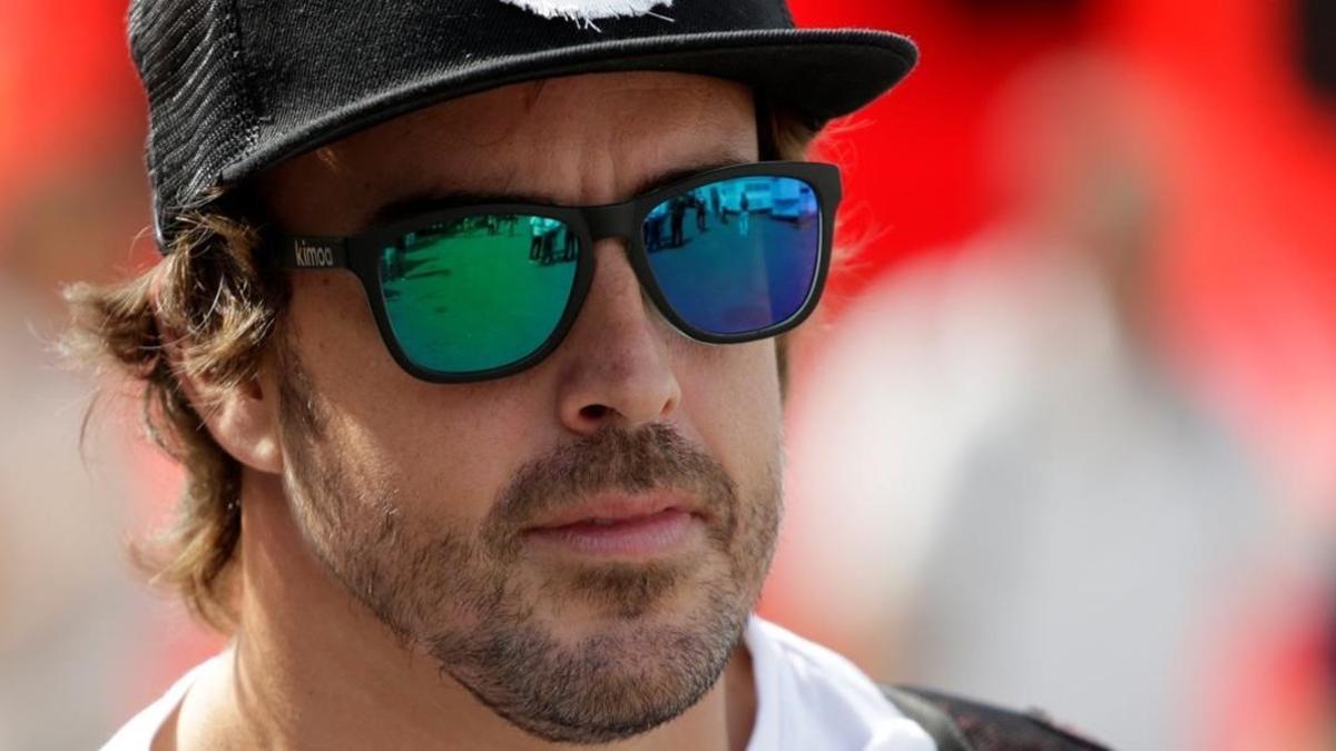 Fernando Alonso, hoy, a su llegada al circuito italiano de Monza.