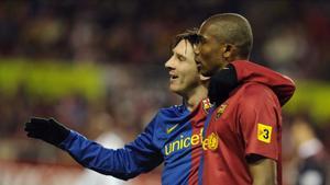 Messi y Etoo celebran un gol con el Barça