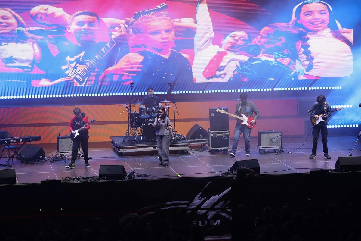 El Festival Intercentros 2026 llenó de colorido y solidaridad el Coliseum