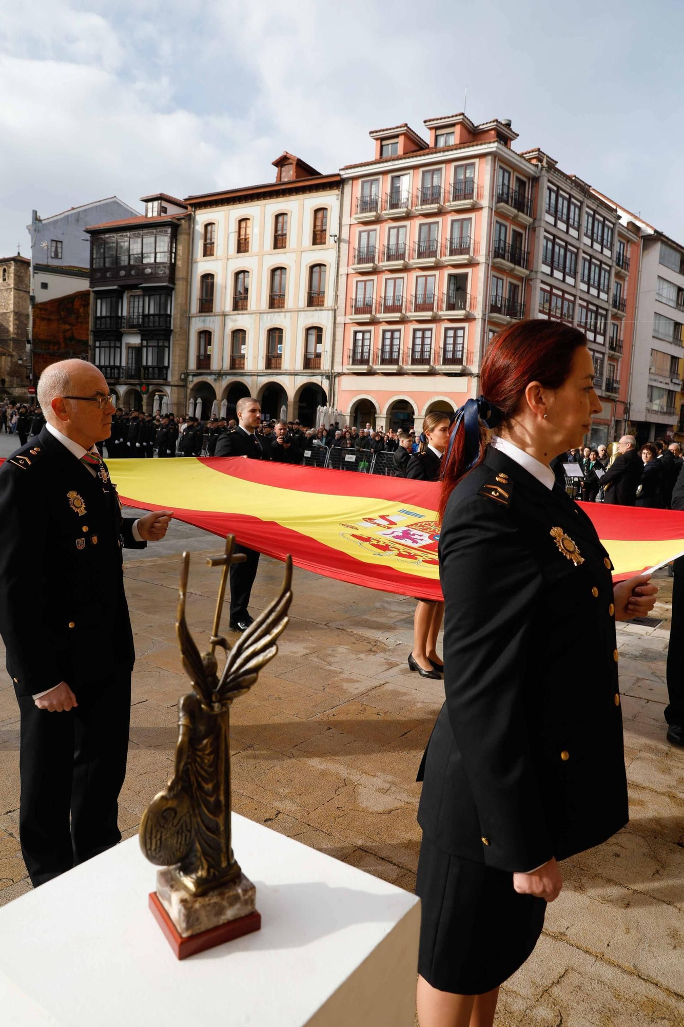 EN IMÁGENES: La Policía Nacional celebra su 200 aniversario en la Plaza de España de Avilés