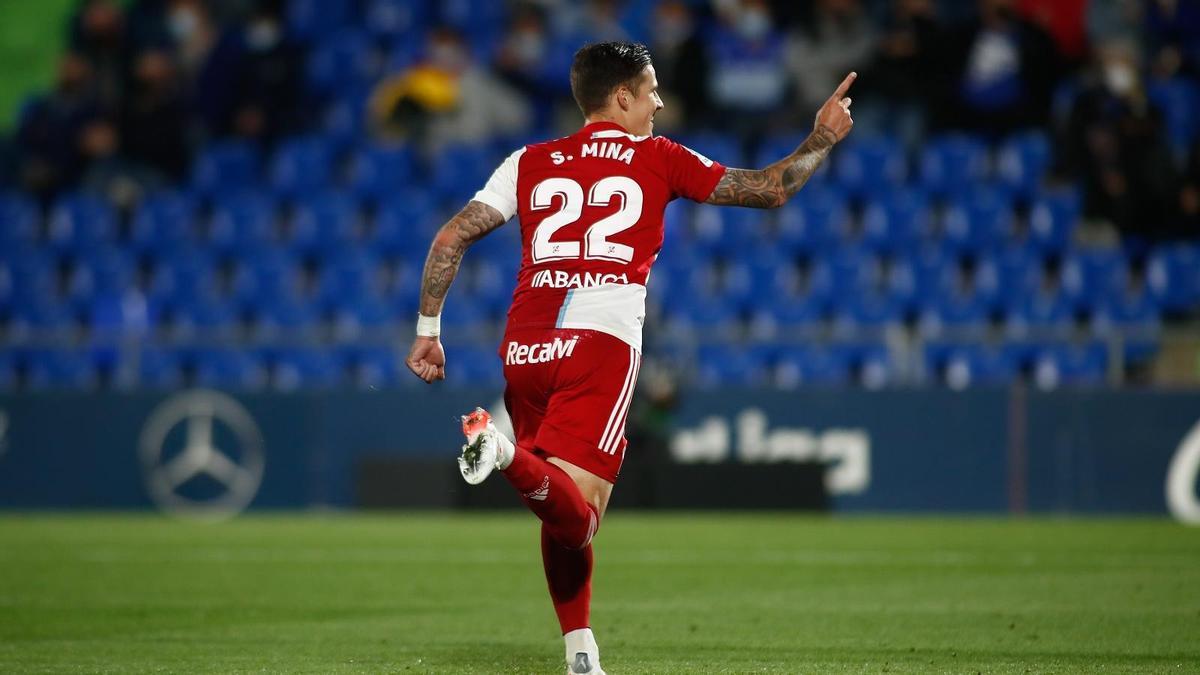 Santi Mina celebra uno de sus goles