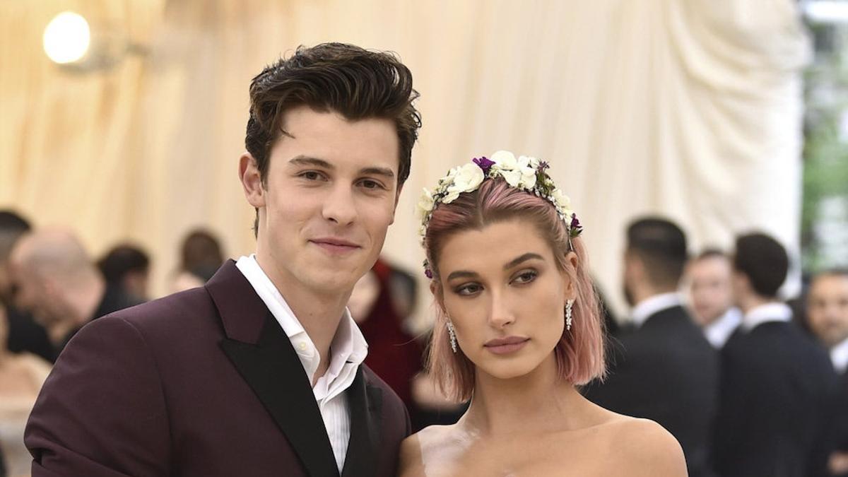 Shawn Mendes y Hailey Baldwin en la Met Gala