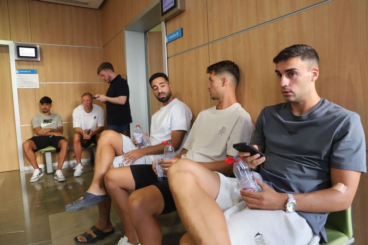Los futbolistas del Córdoba CF citados este lunes, en las instalaciones del Hospital San Juan de Dios.