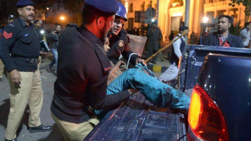 Al menos 10 muertos por un atentado en una manifestación en Pakistán