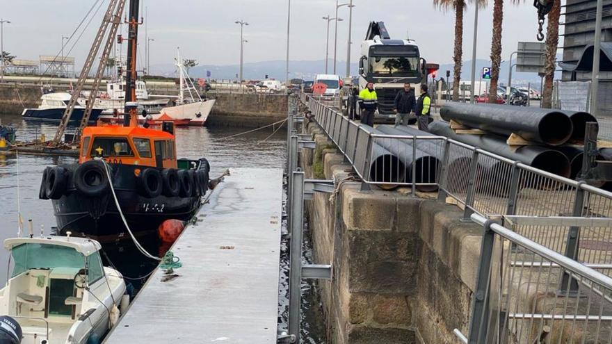 El Puerto arranca la instalación de nuevos pantalanes sostenibles frente a A Laxe