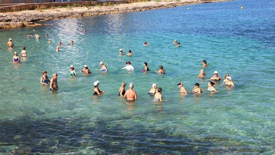 Aquafitness gratis para mayores en Ibiza: Sant Antoni abre la inscripción para sus talleres de verano