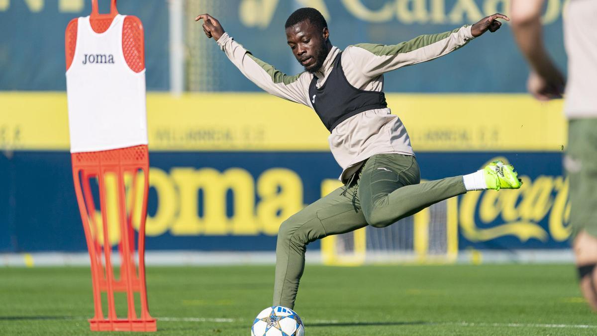 Nicolas Pepe, durante el entrenamiento de este martes en la Ciudad Deportiva del Villarreal.