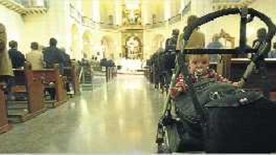 Interior de la concatedral durante el acto religioso del día de la Candelaria