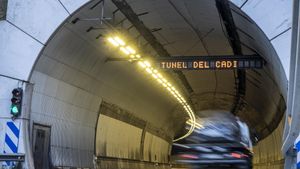 MOIXERÓ . SERRA DEL CADÍ . TÚNEL DEL CADÍ . REVISTA 40 ANIVERSARI DE LA CONSTRUCCIÓ DEL TÚNEL