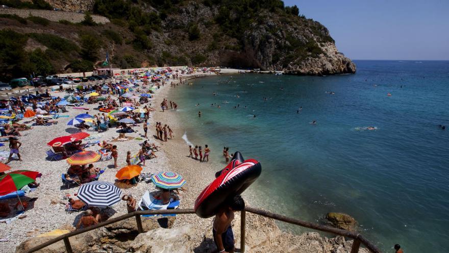 La playa de la Granadella, a rebosar el pasado verano.