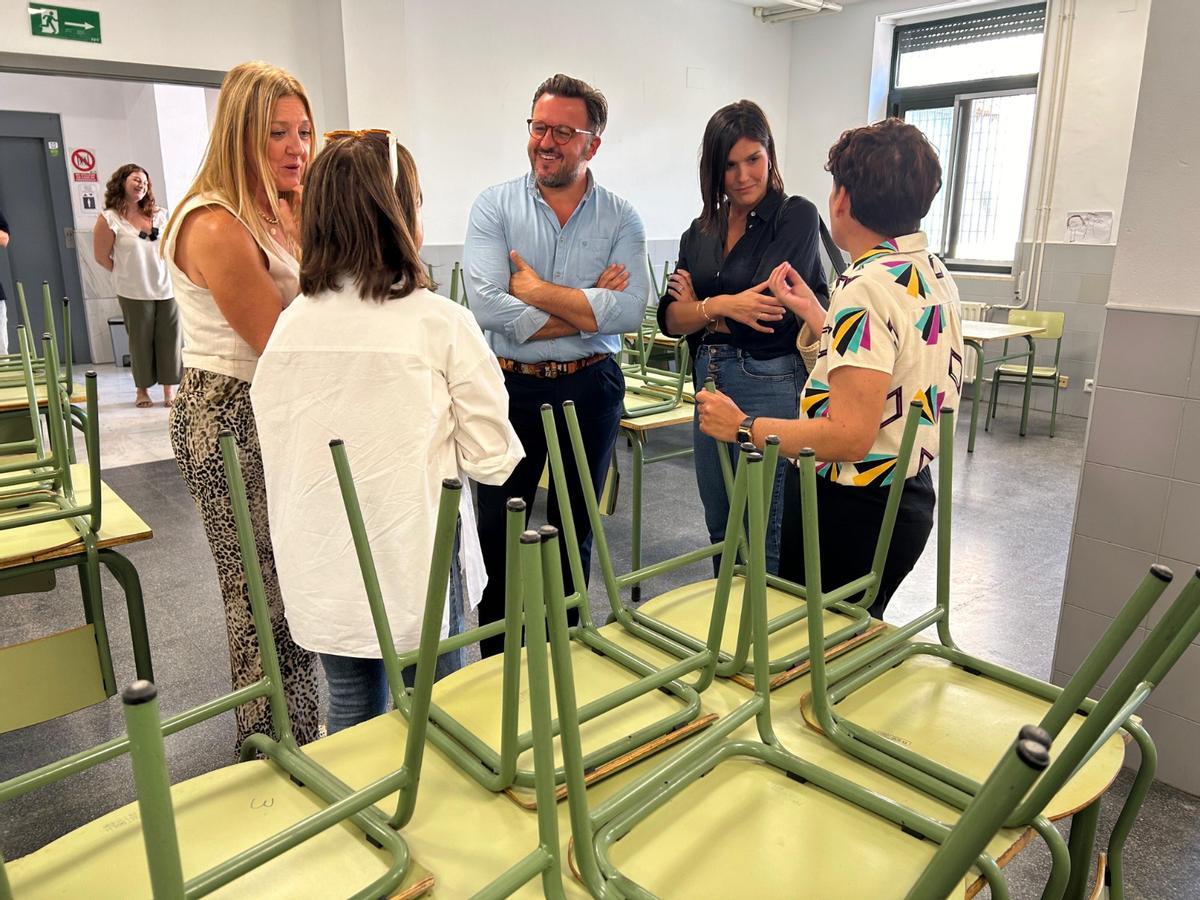 Bonmatí, junto al alcalde este viernes en Elche en el colegio La Asunción