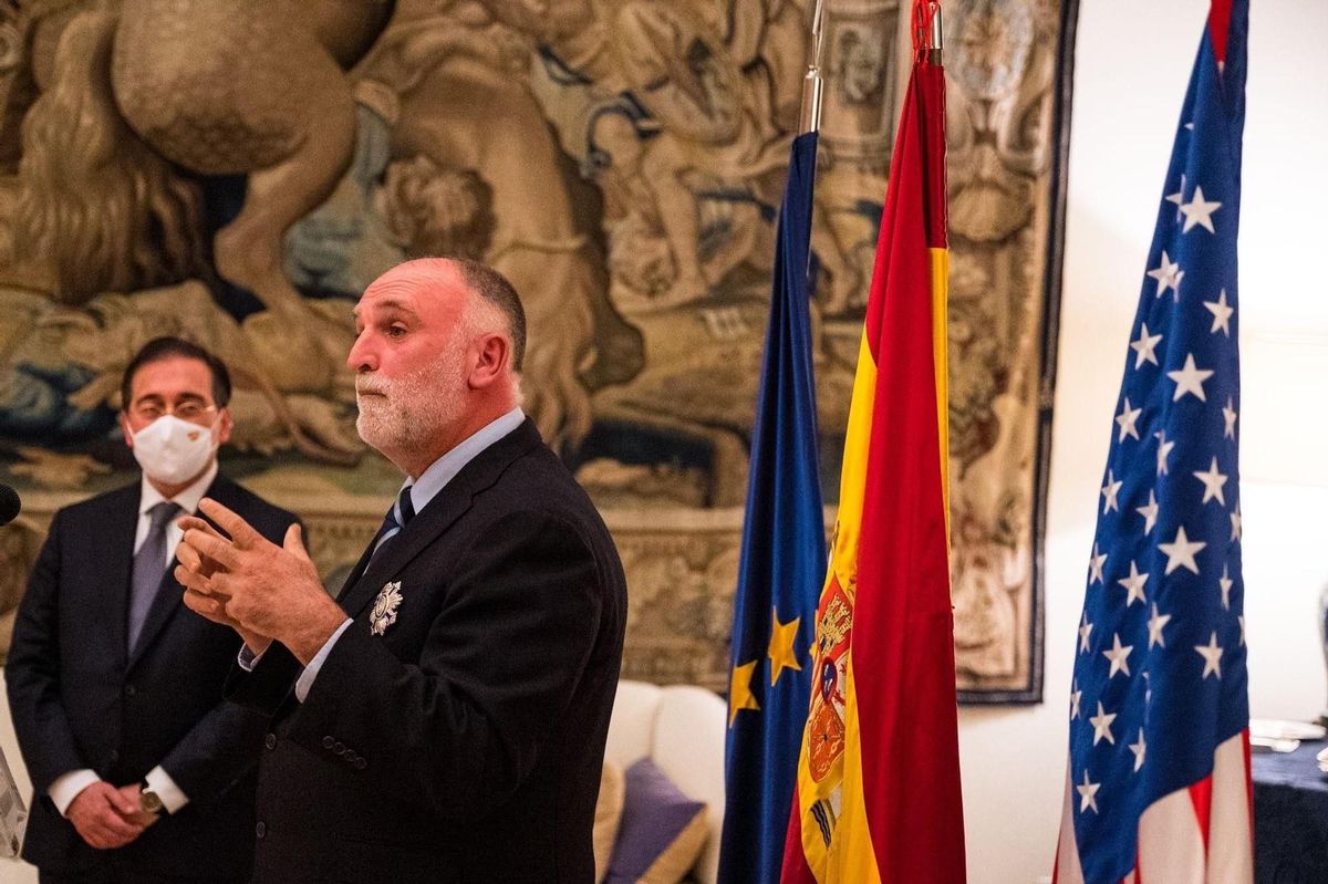 El Govern espanyol concedeix l’Orde del Mèrit Civil al xef José Andrés «per la seva tasca en moments de crisi»