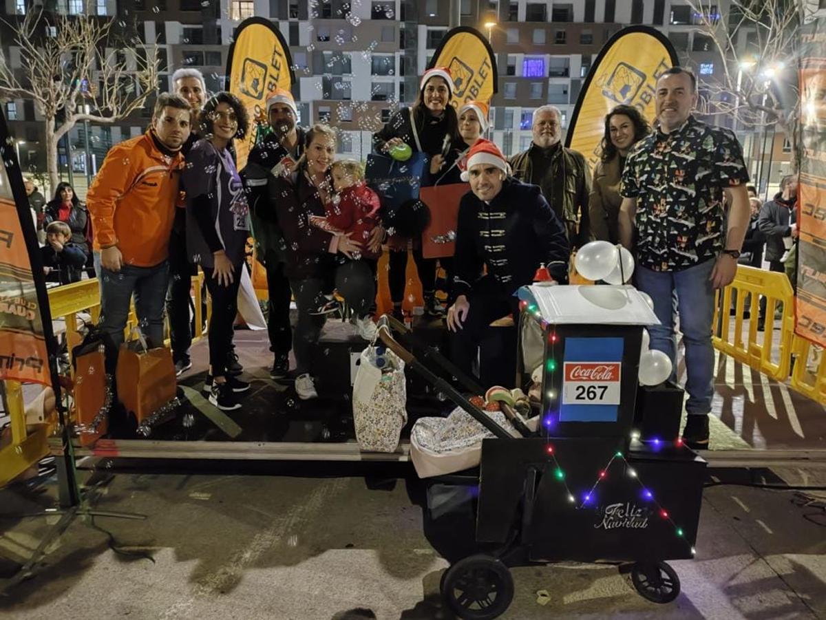 Mayores y pequeños disfrutaron en la marcha no competitiva de la San Silvestre de Quart de Poblet.