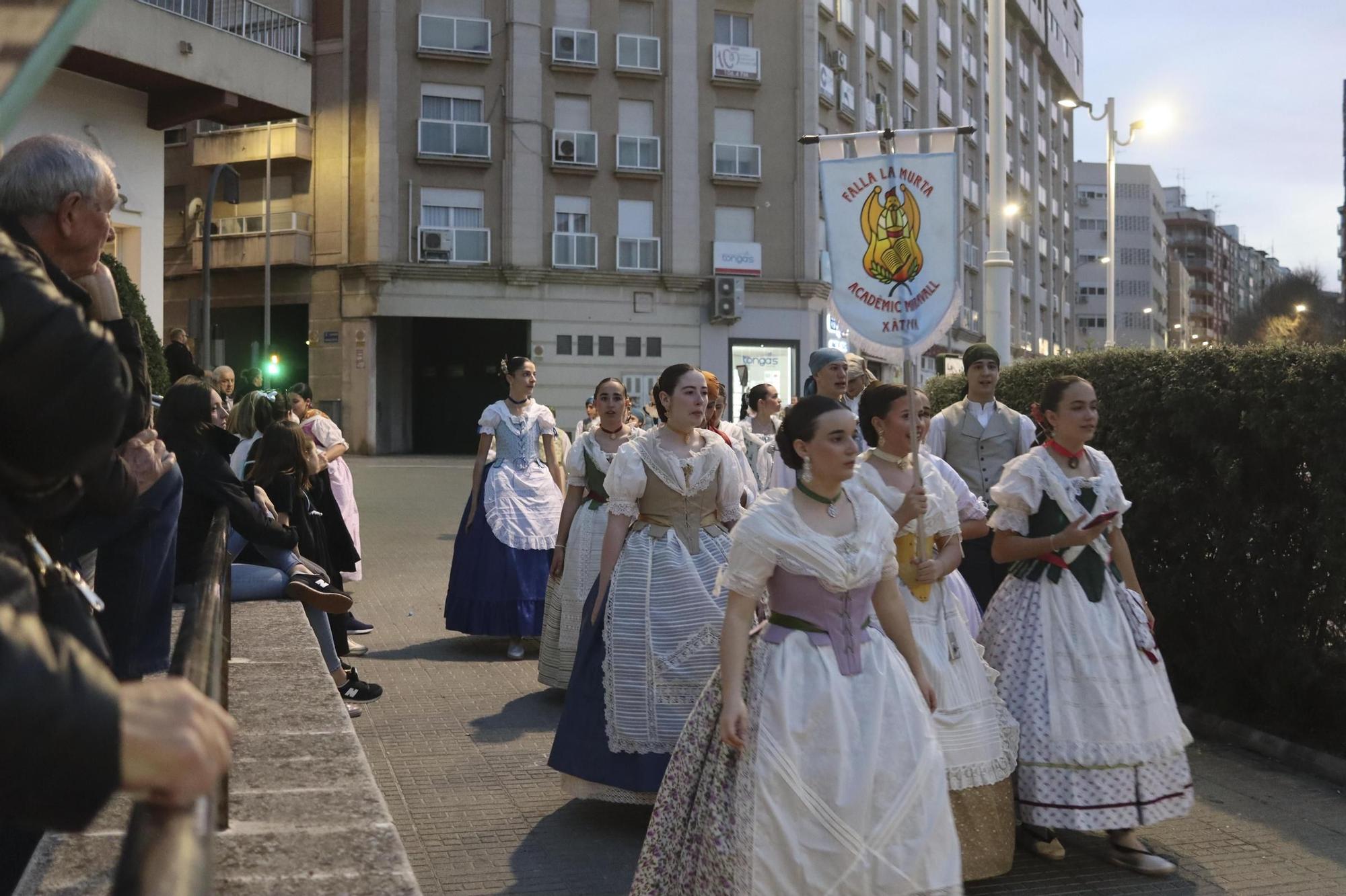 La tradicional visita a las fallas de Xàtiva en imágenes