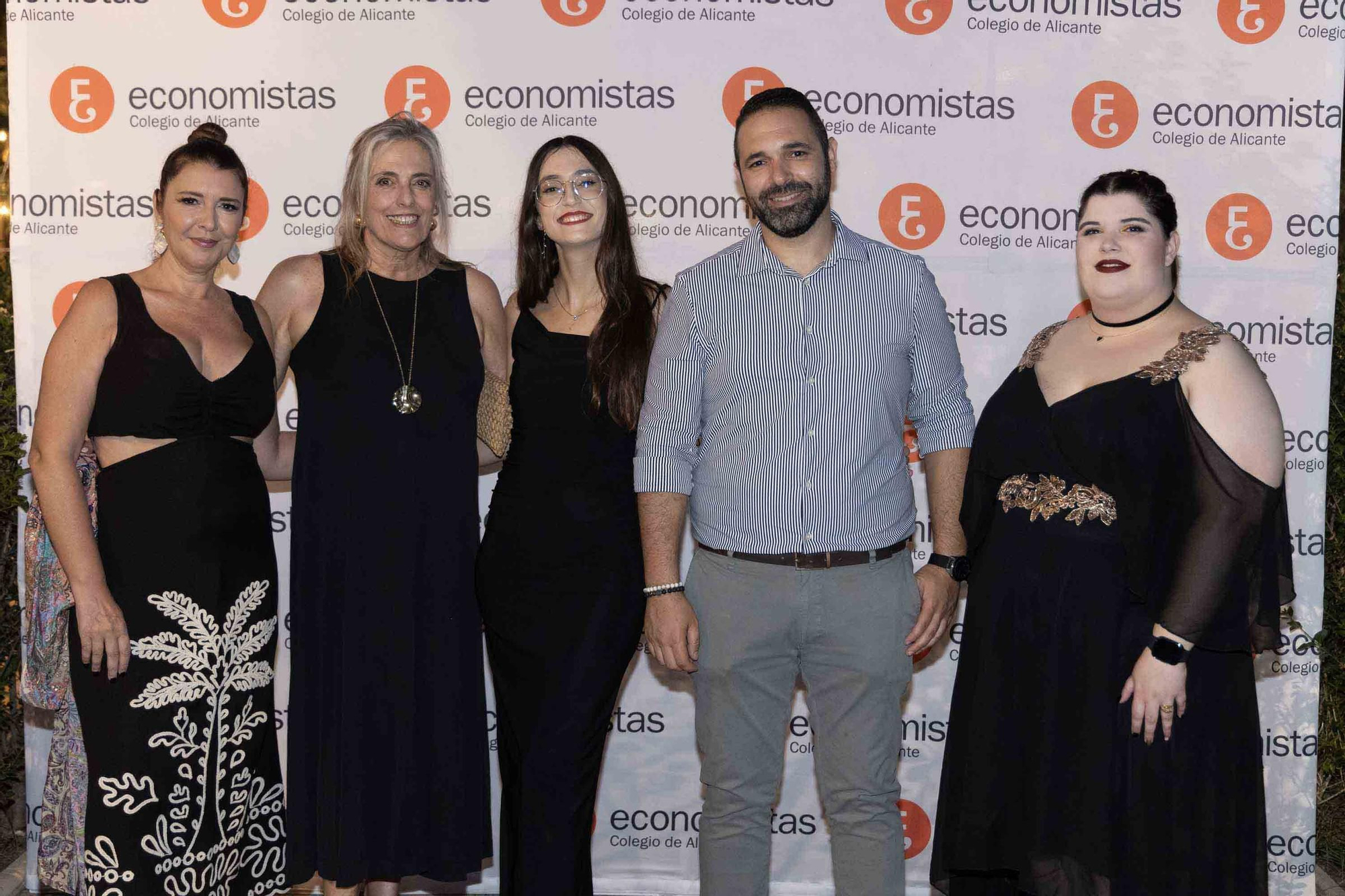 El Colegio de Economistas de Alicante celebra su cena anual en honor a su patrón