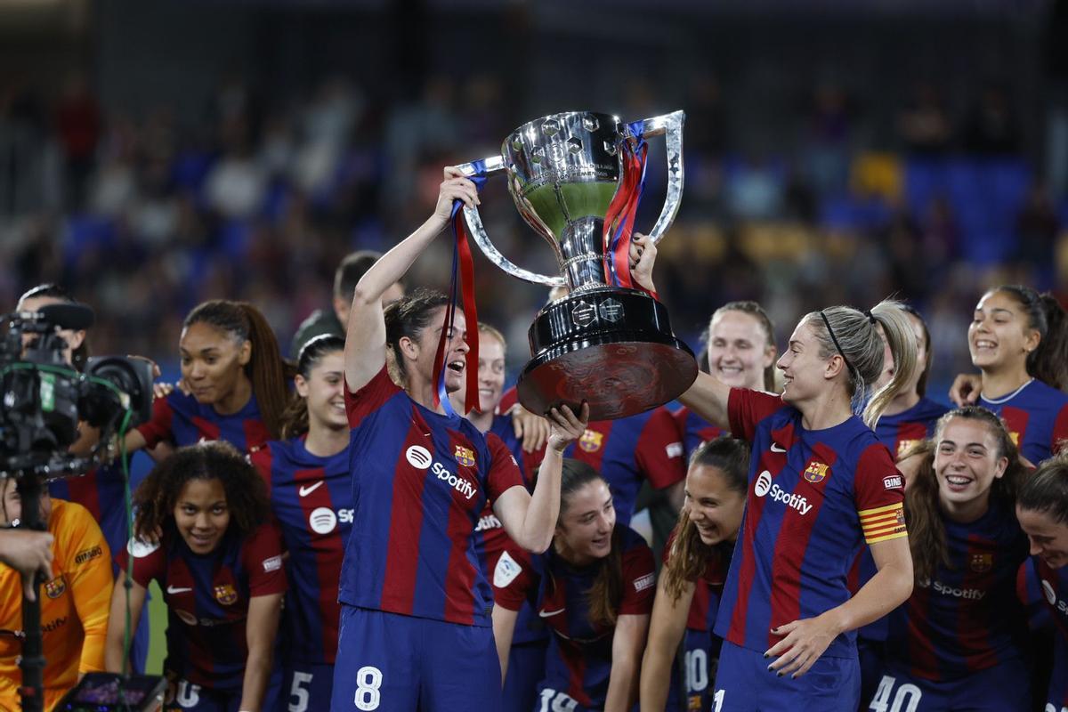 Así fue la entrega del trofeo de Liga F al FC Barcelona Así fue la entrega del trofeo de Liga F al FC Barcelona