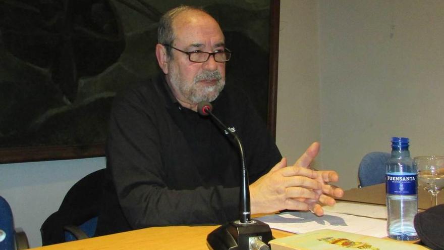 Álvaro Ruiz de la Peña, durante la charla en la Casa Cultura, ayer.